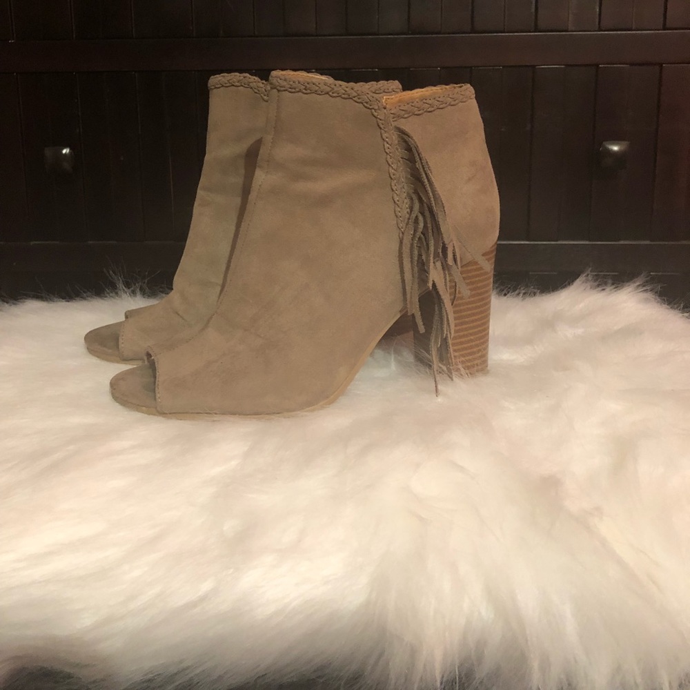 Tan Suede Heeled Open Toed Booties!